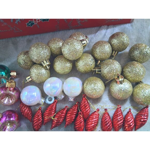 Vintage Christmas Tree Ornaments Set Of 41 Gold Red Green Pink Pearl Glitter - Picture 4 of 7